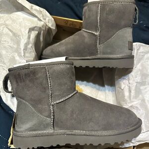 UGG Classic Mini II in Gray